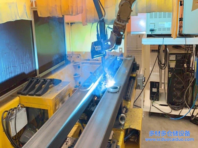 成都货架厂机器人焊接设备.jpg