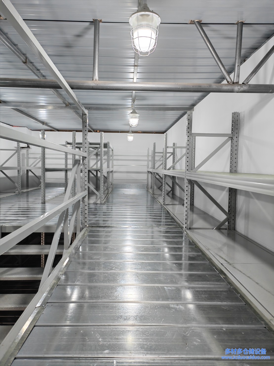 吉利4S店三层阁楼货架安装过程