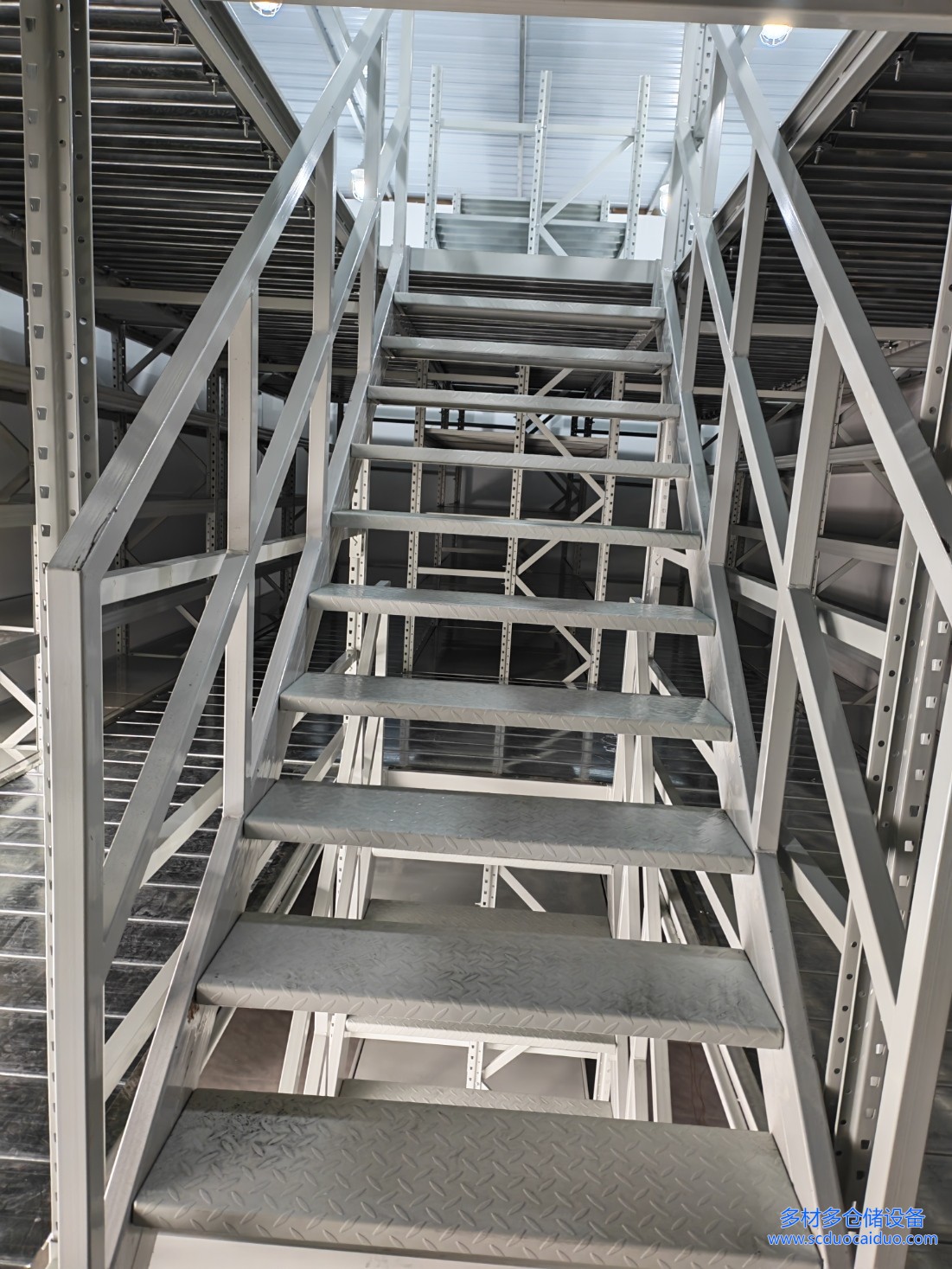 吉利4S店三层阁楼货架完工效果